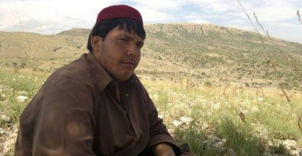 Povestea tânărului de 15 ani care a îmbrățișat un sinucigaș cu bombă pentru ca sute de colegi de școală să poată trăi